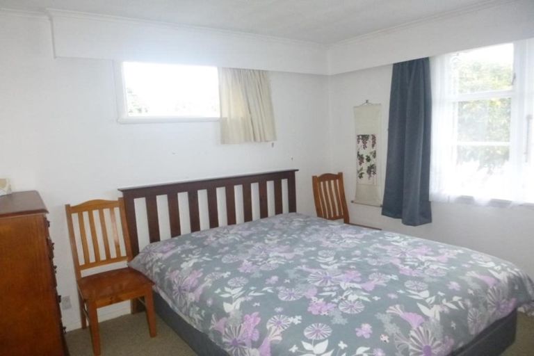 Photo of property in 2a Henry Street, Ebdentown, Upper Hutt, 5018