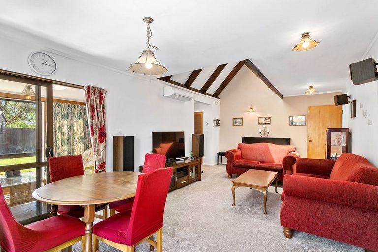 Photo of property in 1/268 Main Road, Tawa, Wellington, 5028