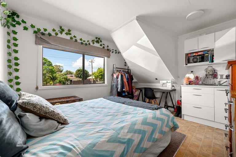 Photo of property in 10 Porter Avenue, Te Atatu South, Auckland, 0610