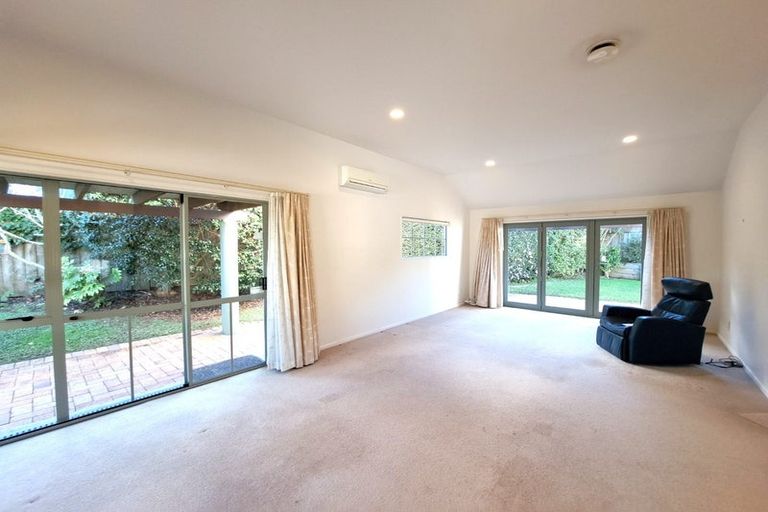 Photo of property in 1/2 Tobruk Crescent, Milford, Auckland, 0620