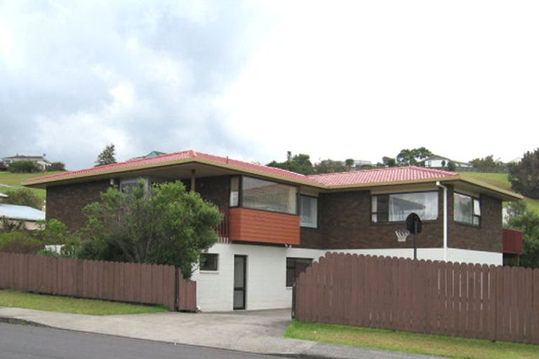 Photo of property in 76 West Harbour Drive, West Harbour, Auckland, 0618