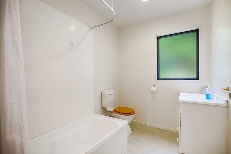 Photo of property in 135e Triangle Road, Massey, Auckland, 0614