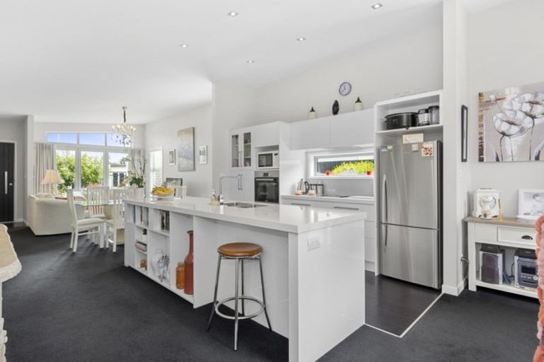 Photo of property in 14 Saint Pauls Drive, Brookfield, Tauranga, 3110