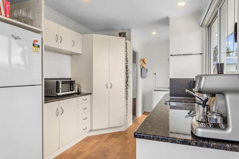 Photo of property in 2/260 Birkdale Road, Birkdale, Auckland, 0626