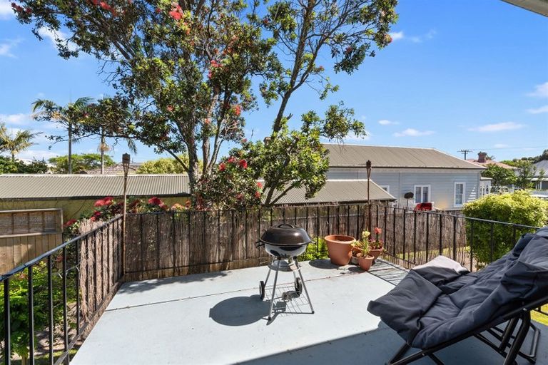 Photo of property in 2/175 Victoria Road, Devonport, Auckland, 0624