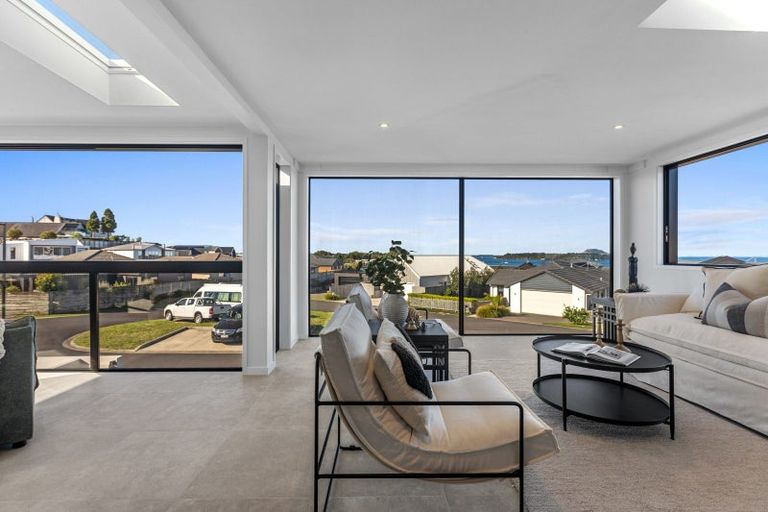 Photo of property in 10 Winspear Place, Omokoroa, 3114