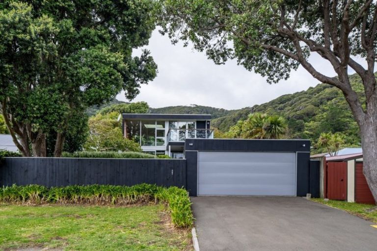 Photo of property in 22 Puriri Street, Eastbourne, Lower Hutt, 5013