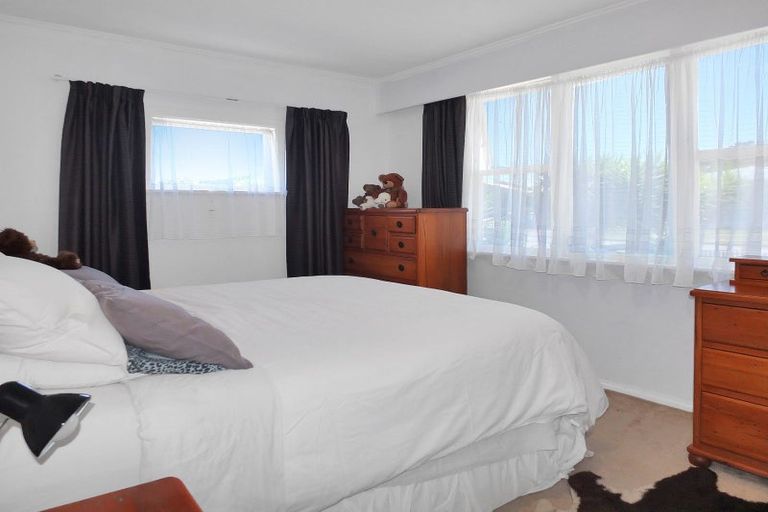 Photo of property in 16 Mark Perreau Place, Foxton, 4814