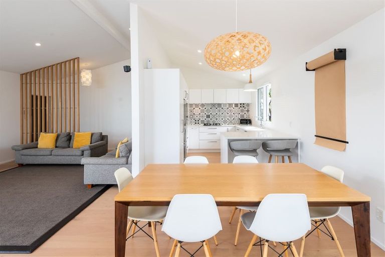 Photo of property in 19 Advene Road, Cockle Bay, Auckland, 2014