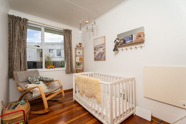 Photo of property in 32 Davidson Crescent, Tawa, Wellington, 5028