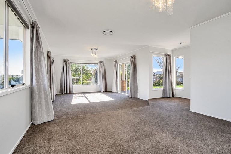 Photo of property in 10 Admiral Crescent, Flagstaff, Hamilton, 3210