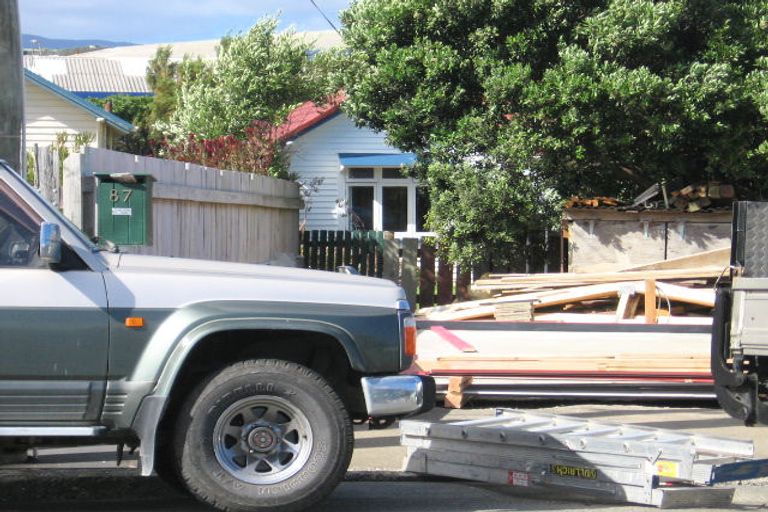 Photo of property in 87 Apu Crescent, Lyall Bay, Wellington, 6022