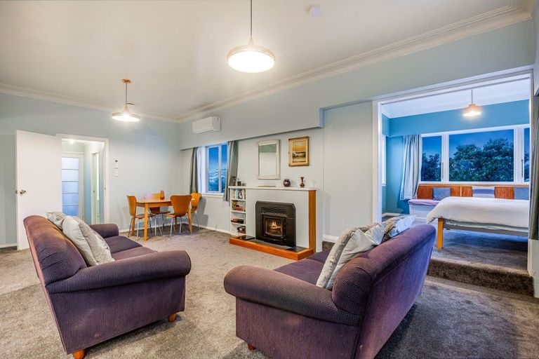 Photo of property in 61 Bayview Road, Paremata, Porirua, 5024