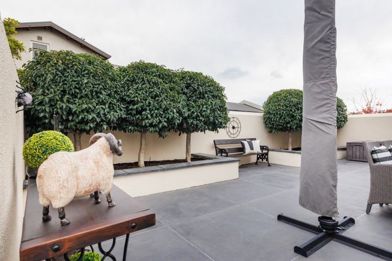 Photo of property in 35 Cashmere Drive, Fitzherbert, Palmerston North, 4410