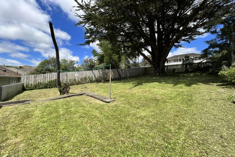 Photo of property in 126 Castor Crescent, Cannons Creek, Porirua, 5024