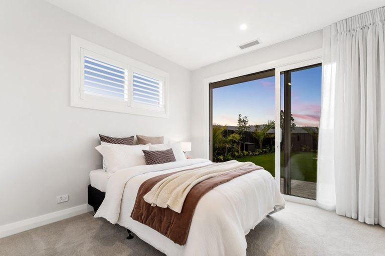 Photo of property in 32 Sandpiper Avenue, Point Wells, 0986