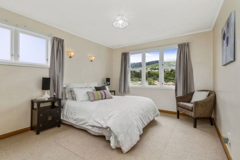 Photo of property in 14 Hinau Street, Tawa, Wellington, 5028