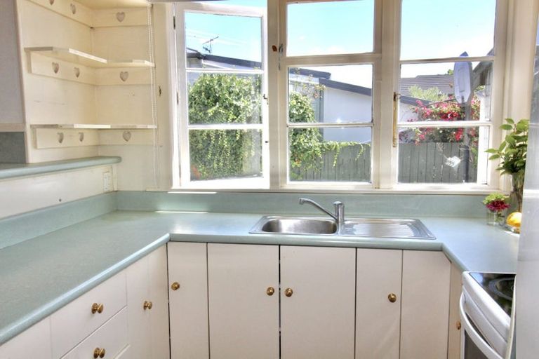 Photo of property in 30 Whites Line West, Woburn, Lower Hutt, 5010