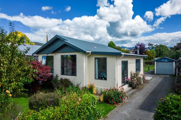 Photo of property in 70 Rhodes Street, Waimate, 7924