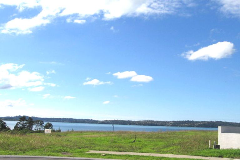 Photo of property in 12 Matau Rise, Te Atatu Peninsula, Auckland, 0610