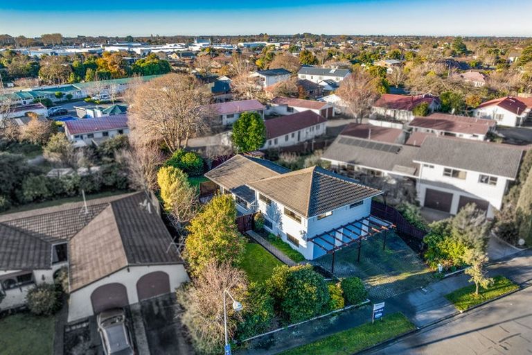 Photo of property in 12 Juniper Place, Burnside, Christchurch, 8053