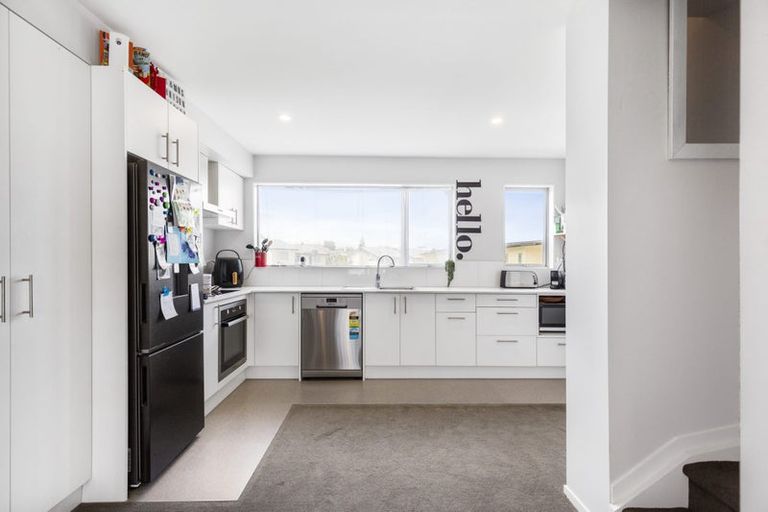 Photo of property in 5/11 Ray Small Drive, Papakura, 2110