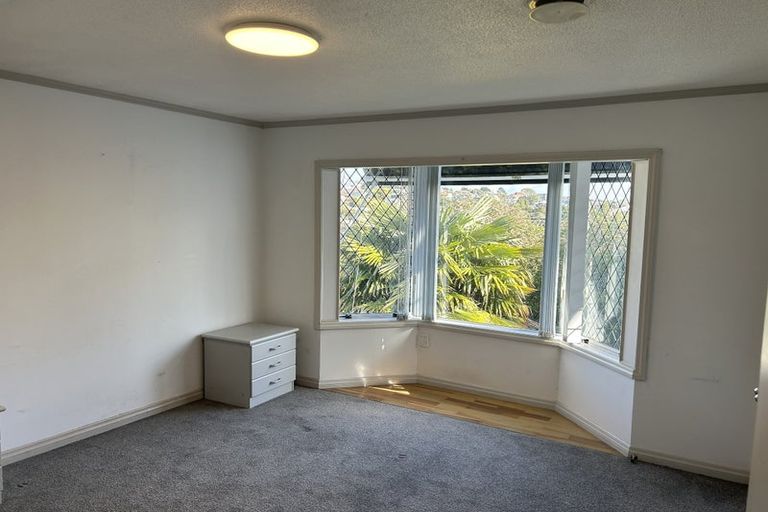 Photo of property in 17 Louise Place, Browns Bay, Auckland, 0630