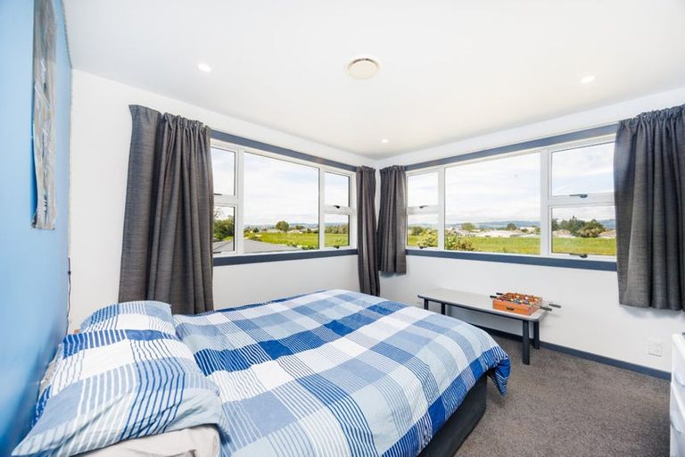 Photo of property in 18 Somerset Crescent, Highbury, Palmerston North, 4412