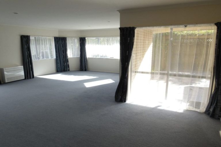 Photo of property in 18 Brittany Drive, Henderson, Auckland, 0612