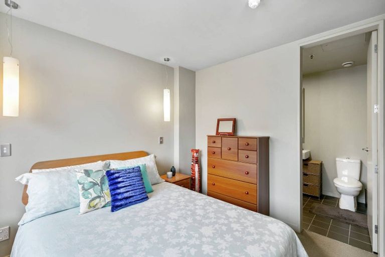 Photo of property in Montreaux Apartments, 10e/164 The Terrace, Wellington Central, Wellington, 6011