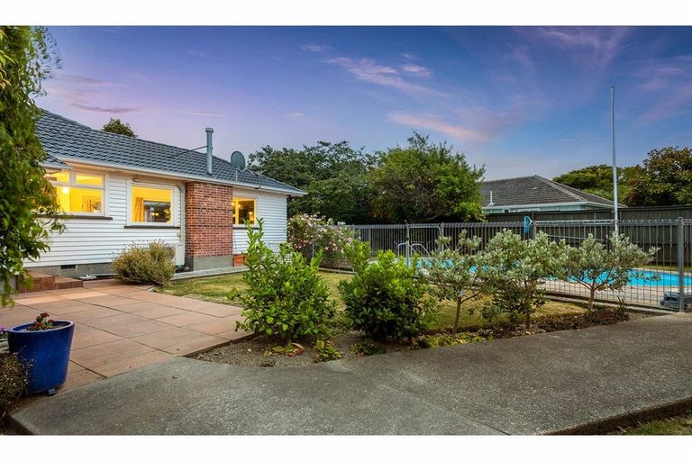 Photo of property in 19 Joyce Crescent, Ilam, Christchurch, 8041