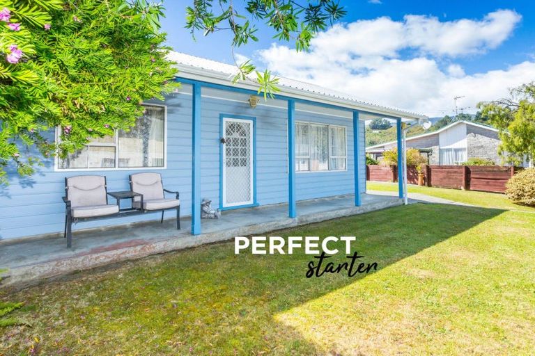 Photo of property in 8a Cederholm Grove, Brown Owl, Upper Hutt, 5018