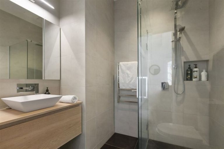 Photo of property in 11 Beresford Street, Bayswater, Auckland, 0622