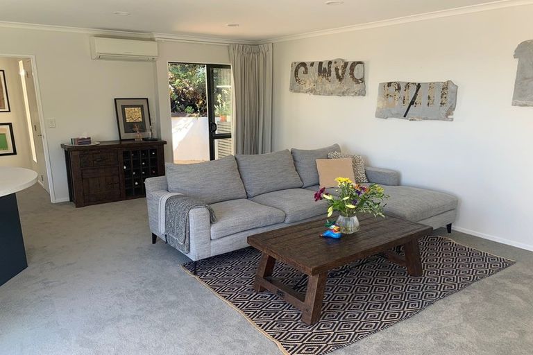 Photo of property in 2/19 Onslow Road, Khandallah, Wellington, 6035