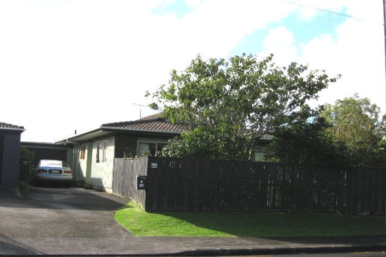 Photo of property in 5/1a Amberley Avenue, Te Atatu South, Auckland, 0610