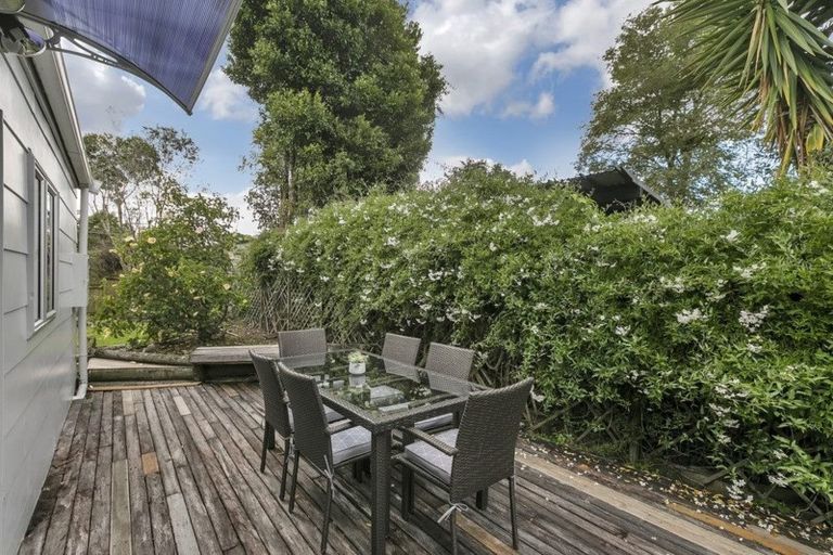 Photo of property in 2/125 Beach Haven Road, Beach Haven, Auckland, 0626