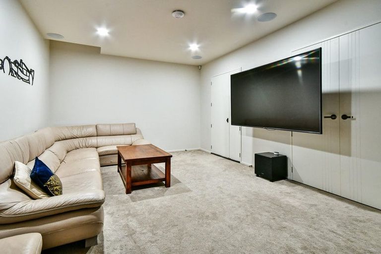 Photo of property in 7 Palmetto Place, Goodwood Heights, Auckland, 2105