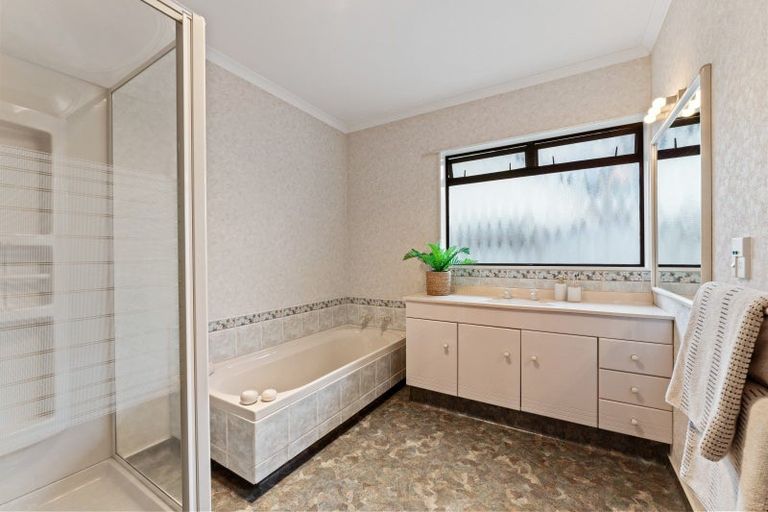 Photo of property in 11 Rosebank Avenue, Kelvin Grove, Palmerston North, 4414