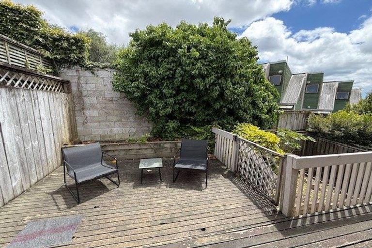 Photo of property in 5/495 Glenfield Road, Glenfield, Auckland, 0629