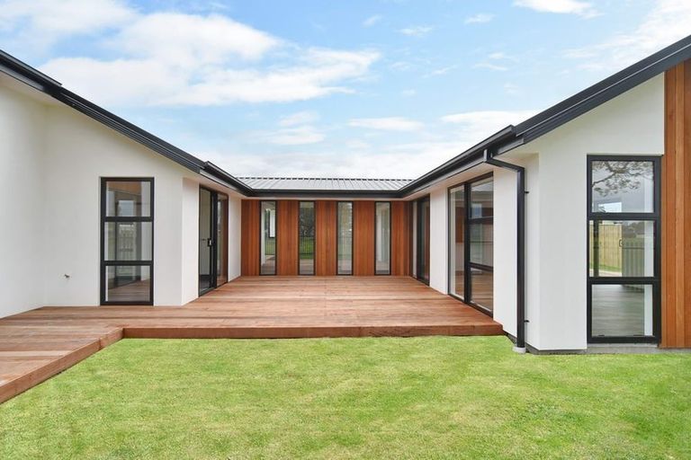 Photo of property in 21 Malaga Crescent, Harewood, Christchurch, 8051