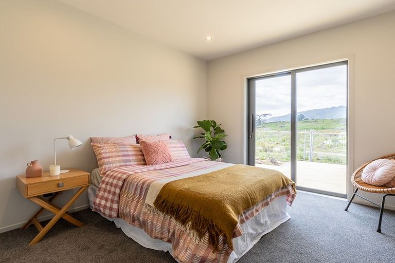 Photo of property in 8 Mirek Street, Waikanae, 5036