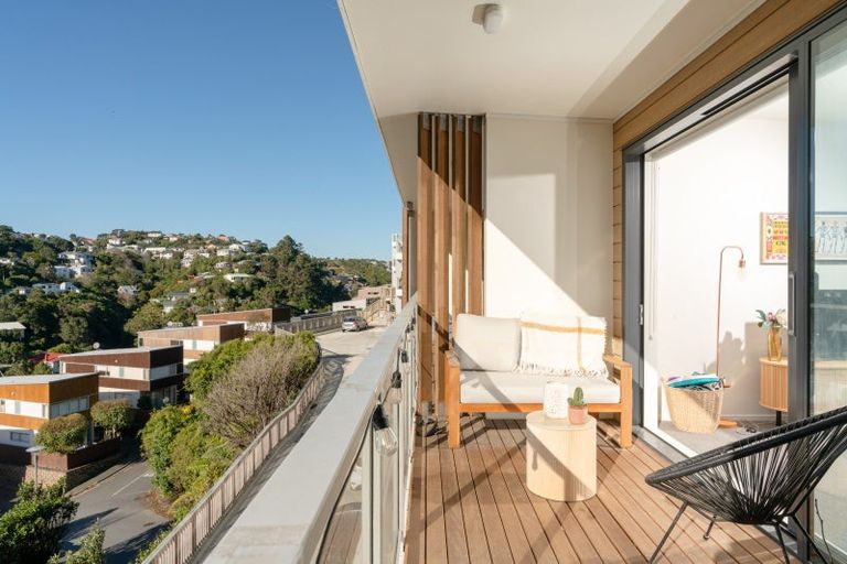 Photo of property in 6/63 Tiketike Way, Brooklyn, Wellington, 6021