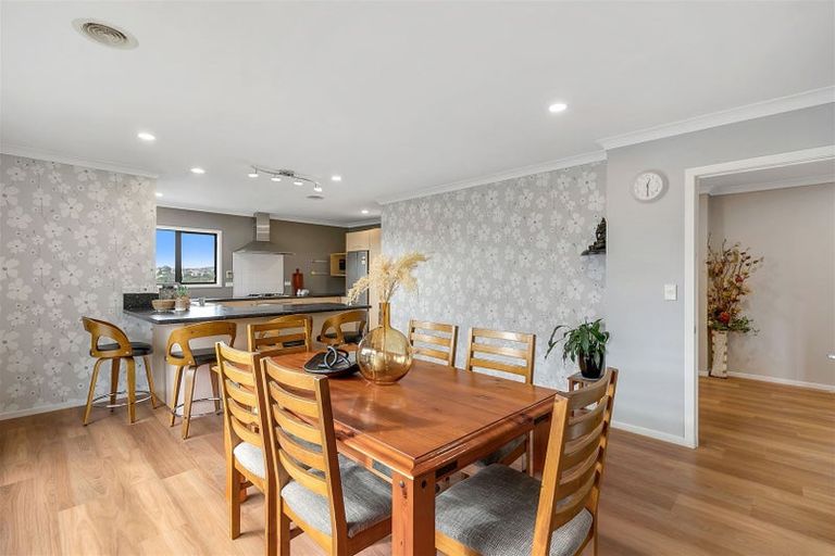 Photo of property in 24 Aotea Drive, Aotea, Porirua, 5024