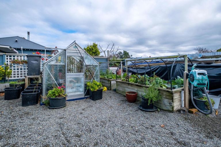Photo of property in 12 Parsonage Road, Waimate, 7924