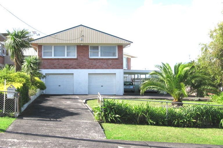 Photo of property in 20 Jaemont Avenue, Te Atatu South, Auckland, 0610