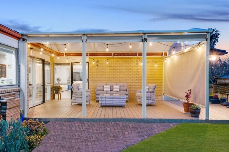 Photo of property in 21 Lothian Brae, Wattle Downs, Auckland, 2103