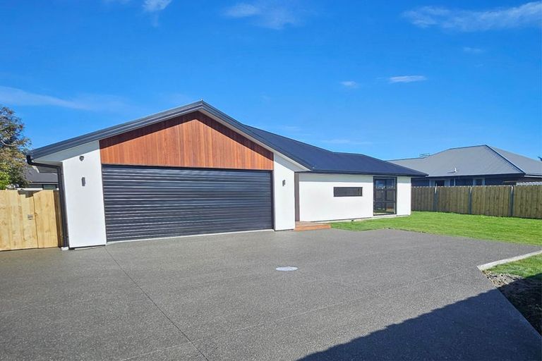Photo of property in 105 Kippenberger Avenue, Rangiora, 7400