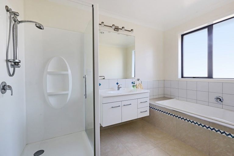 Photo of property in 5 Mana Place, Poraiti, Napier, 4112