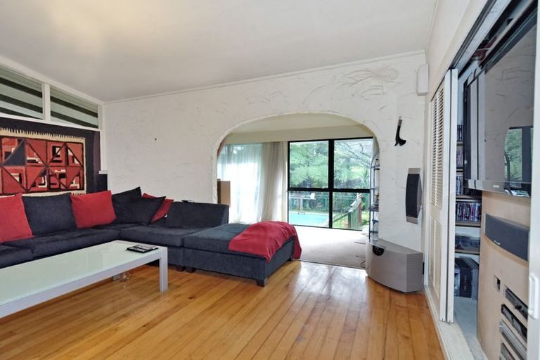 Photo of property in 27 Atkinson Road, Titirangi, Auckland, 0604