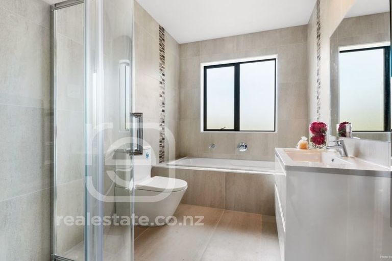 Photo of property in 6 Celestial Crescent, Orewa, 0931